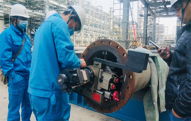 ماكينة تغطية الحواف بمقاسات 6-40 بوصة في مصنع كيميائي ------ الصين