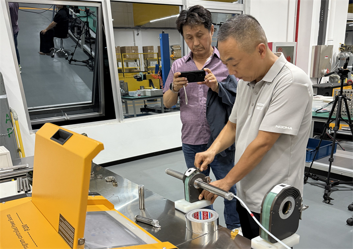 زار عميل كوري الشركة للاطلاع على قوة تقنيات اللحام لديها