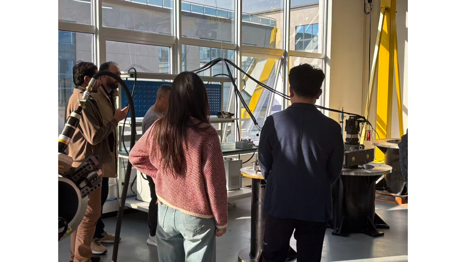 ماكينة تسوية حواف بطول 3 أمتار