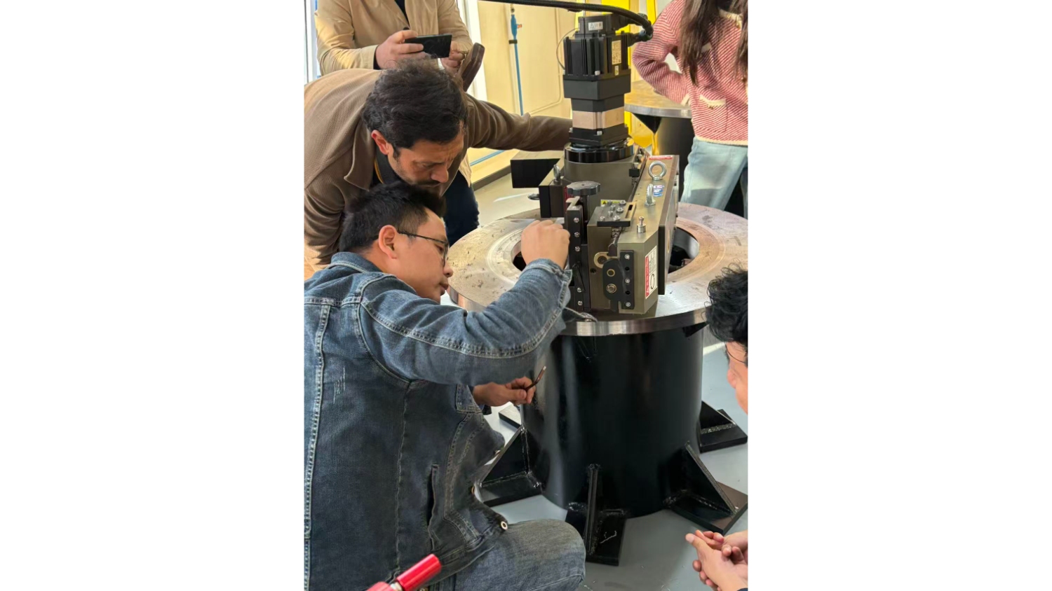 ماكينة تسوية حواف بطول 3 أمتار