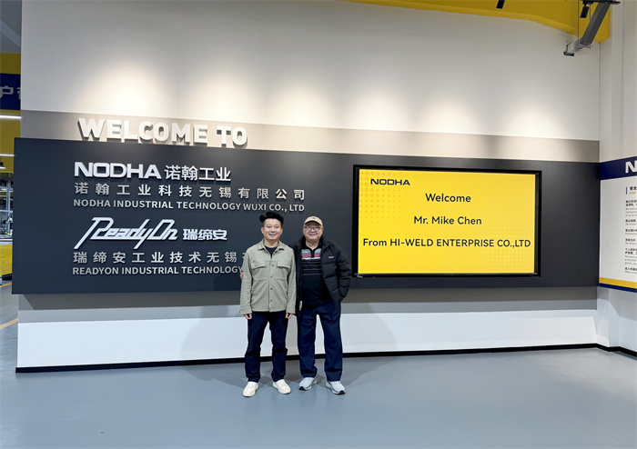 زارت مجموعة من العملاء من تايوان